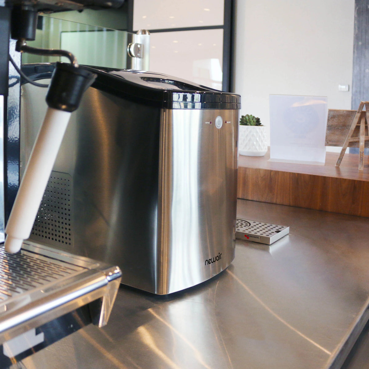 40 lb. Countertop Nugget Ice Maker in Stainless Steel U8512