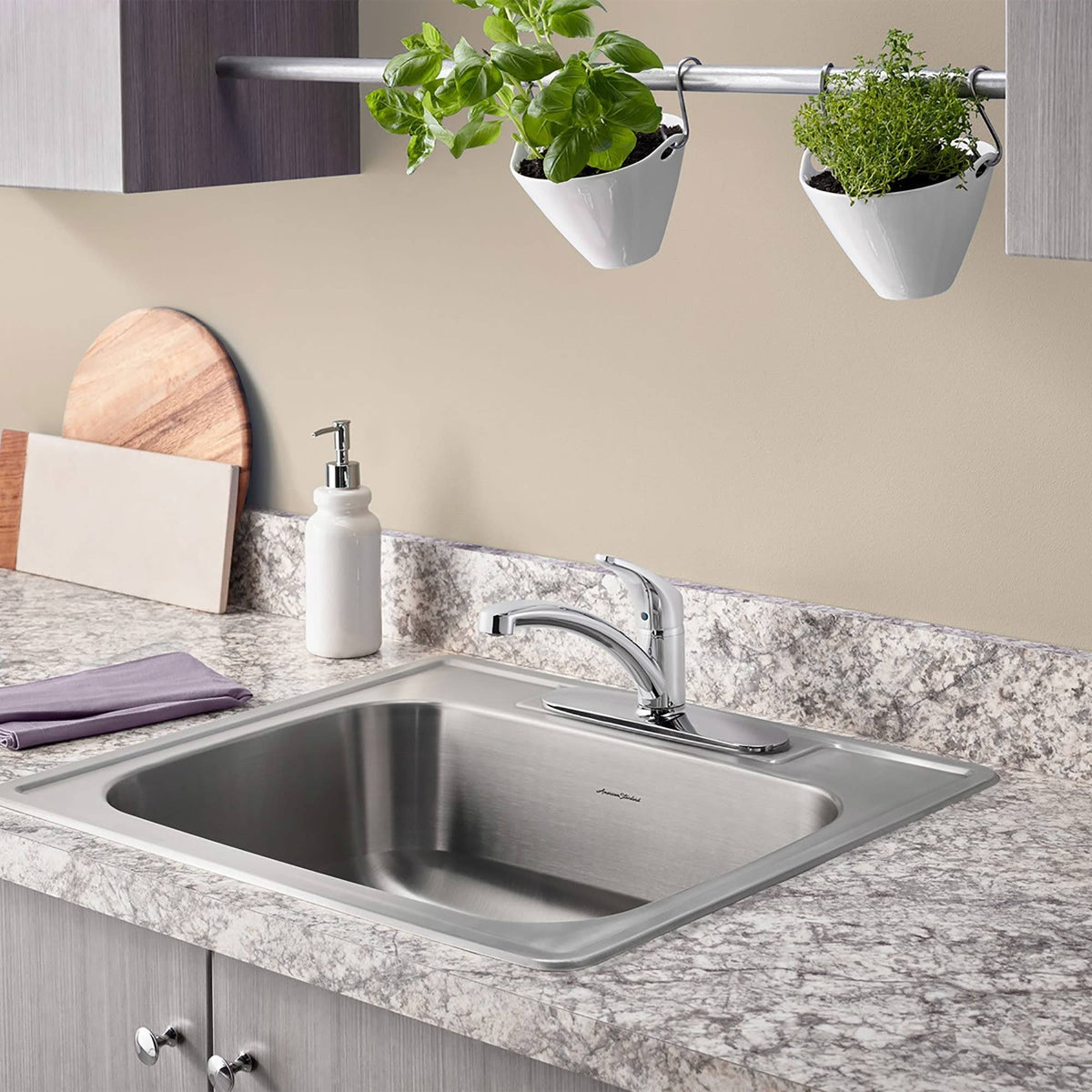 Polished Chrome Single Handle Kitchen Faucet T889744