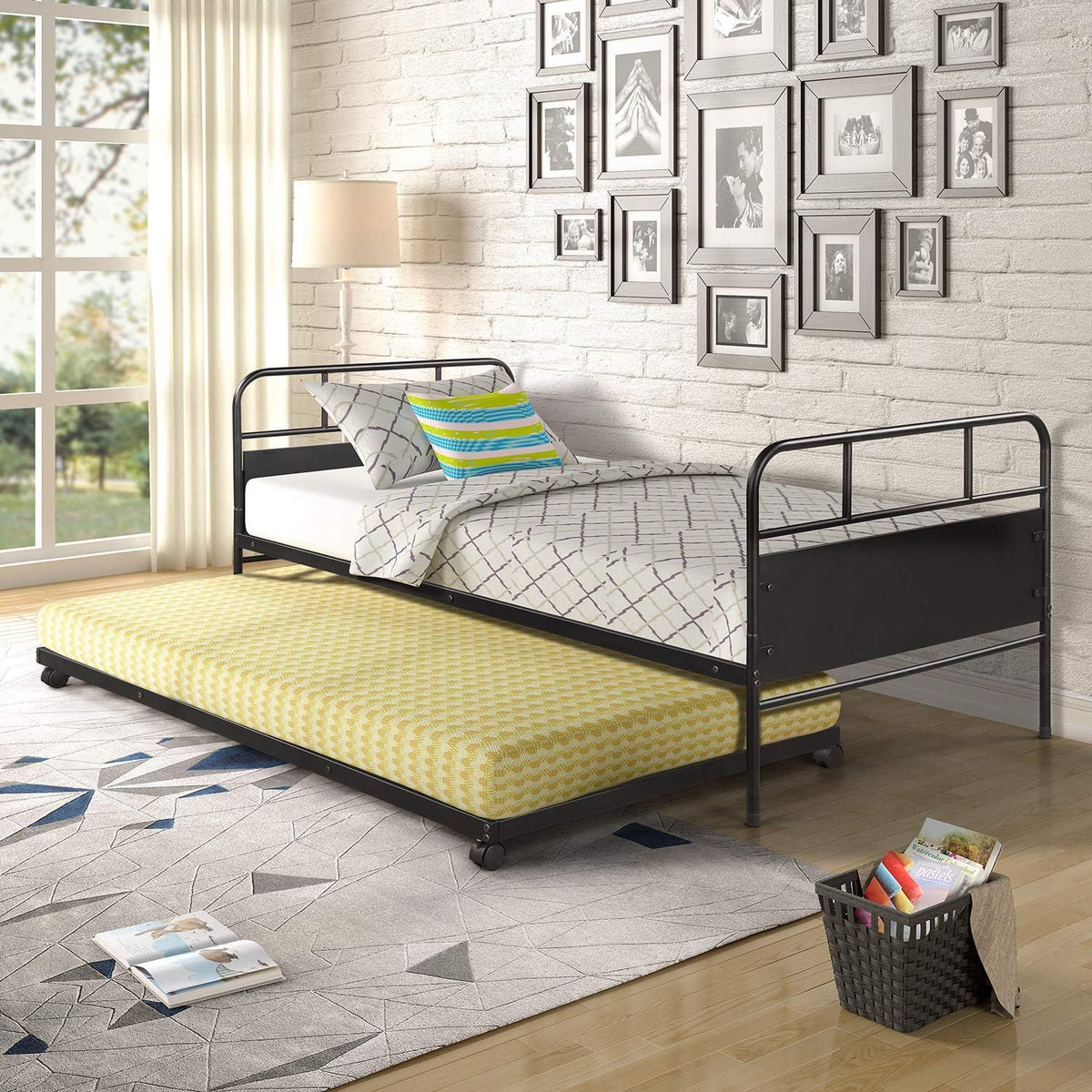 White Twin Metal Daybed with Built-in Desk B517168