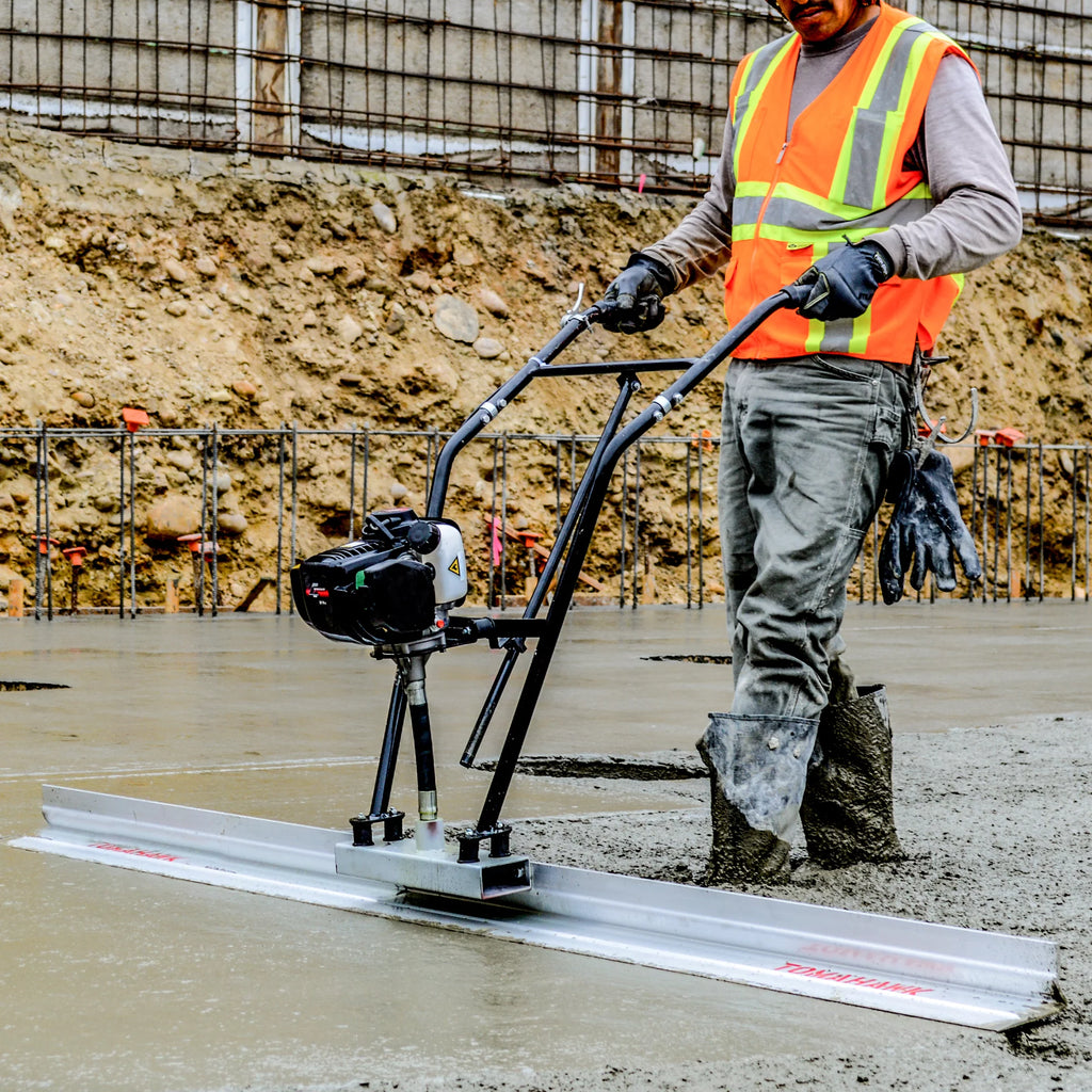 37.7cc Gas Concrete Power Screed with 12ft Aluminum Board Q657